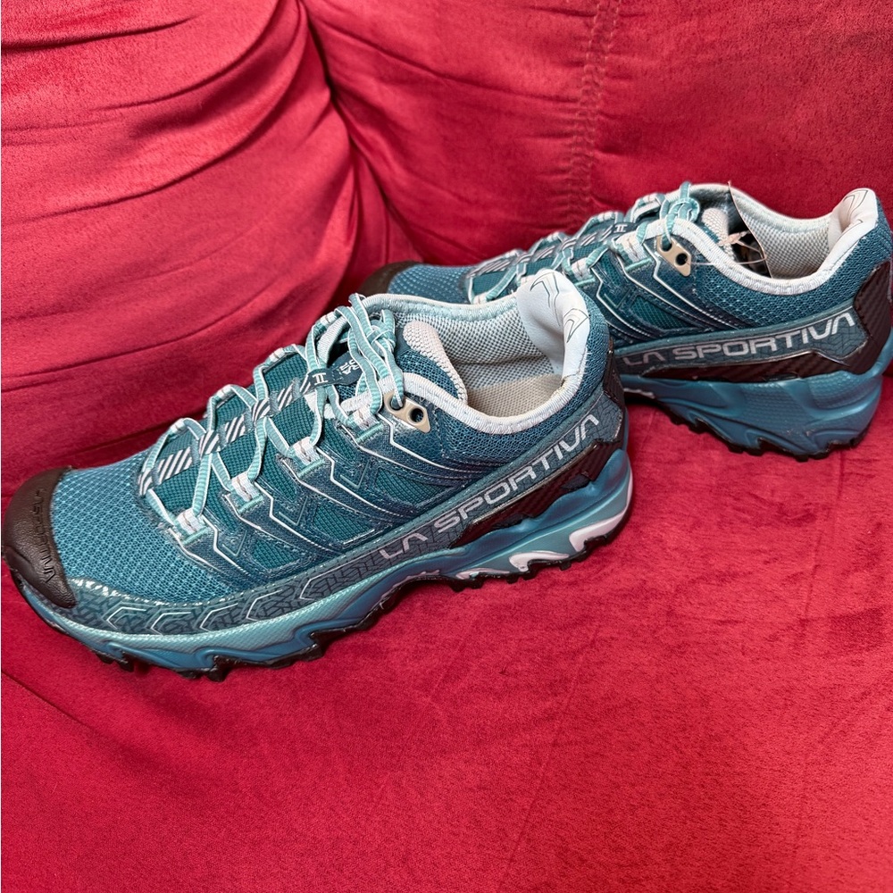 La Sportiva Teal and Black Running Shoes - Picture 5 of 6